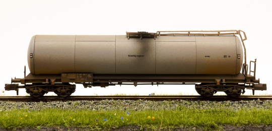 Brawa 67244 (N) – Kesselwagen Uahs-w der (D)DR, gealtert 