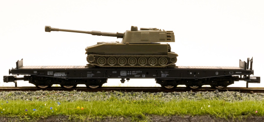 Roco 25996 (N) – Schwerlastwagen Samms 710 der DB, beladen mit Panzerhaubitze M109 