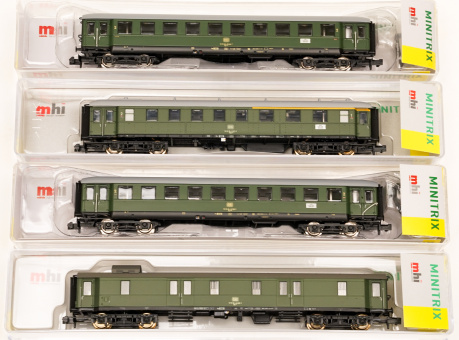 Minitrix 18709 – 4-teiliges Personenwagen-Set -Nahverkehr- der DB, Innenbeleuchtung 