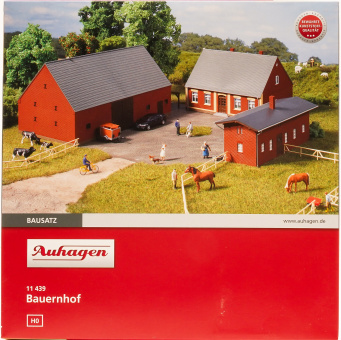 Auhagen 11439 (H0) – Bausatz Bauernhof mit Wohnhaus & Scheune & Stall 