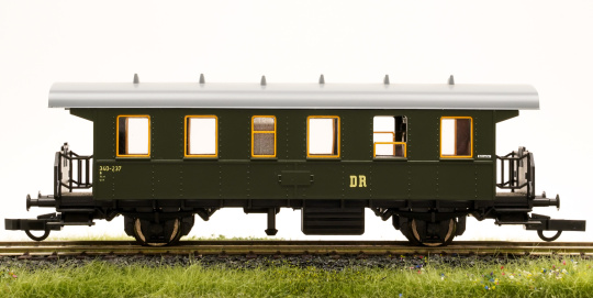 Roco 44227 (AC) – 2. Klasse Nahverkehrswagen Bi der (D)DR 