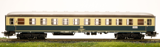 Märklin 4112 – 2. Klasse Schnellzugwagen Büm 234 der DB 