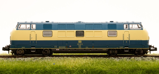 Piko 40505 (N) – Diesellok BR 221 der DB, digital (DCC) & Sound 