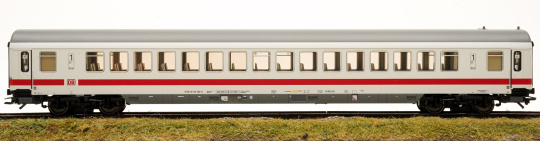 Märklin 43775 – 1. Klasse IC-Großraumwagen Apmz 125.3 der DB AG, Innenbeleuchtung 