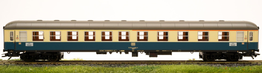 Märklin 43931 – 1./2. Klasse Schnellzug-Abteilwagen Abm 225 der DB 