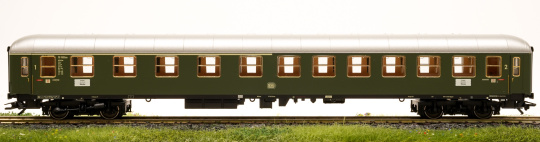 Trix 23402 – 1./2. Klasse Schnellzug-Abteilwagen AB4üm der DB 
