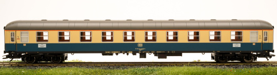 Trix 23415 – 1. Klasse Schnellzug-Abteilwagen Aüm 203 der DB 