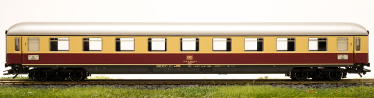 Trix 23477-01 – 1. Klasse TEE-Großraumwagen Avümh 111 -Roland- der DB 