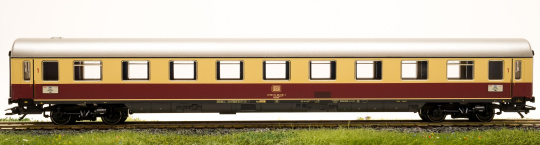 Trix 23477-02 – 1. Klasse TEE-Großraumwagen Avümh 111 -Roland- der DB 