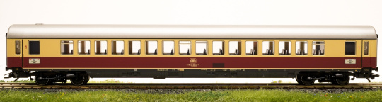 Trix 23477-06 – 1. Klasse TEE-Großraumwagen Apümh 121 -Roland- der DB 