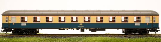 Trix 23415 – 1. Klasse Schnellzug-Abteilwagen Am 203 der DB 