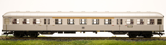Trix 23406 – 1./2. Klasse Nahverkehrswagen AB4nb-59 der DB 