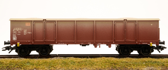 Märklin 00753-01 – Offener Güterwagen Eaos 106 der DB AG, mit Ladeguteinsatz Bausand 