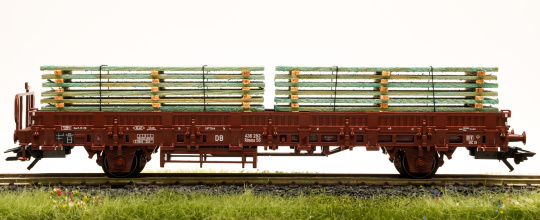 Märklin 46975 – Rungenwagen Rlmms 56 der DB, beladen mit Bauholz 