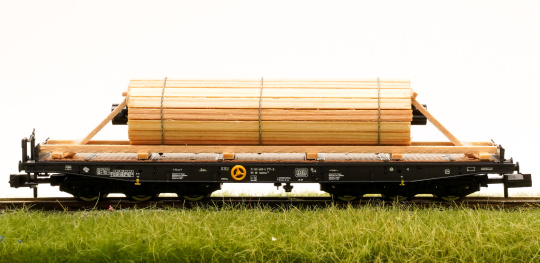 Fleischmann 845514 K (N) – Schwerlastwagen Samms der DB, beladen mit einer Schredderwalze 