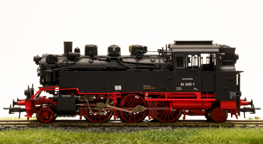 Roco 7120009 (AC) – Tender-Dampflok BR 64 -Bubikopf- der (D)DR, digital (MM/DCC)  