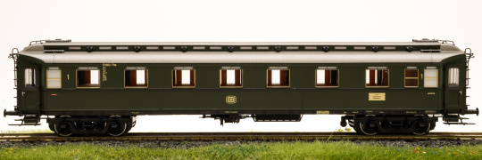 Brawa 2446 (AC) – 1. Klasse D-Zugwagen der DB 