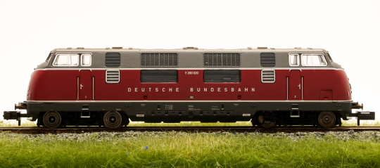 Minitrix 16224 – Diesellok BR V 200 der DB, digital (DCC/Sx) & Sound 