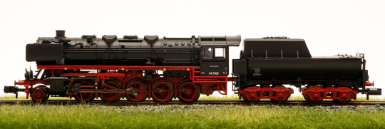 Minitrix 16441 – Schlepptender-Dampflok BR 44 der DB mit Wannentender, digital (DCC/mfx/Sx) & Sound 