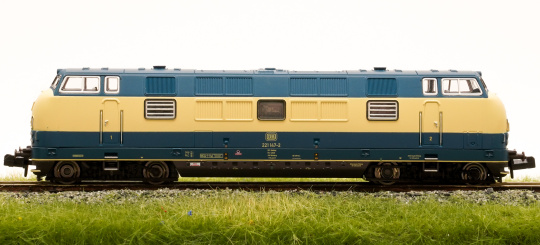 Piko 40505 (N) – Diesellok BR 221 der DB, digital (DCC) & Sound 
