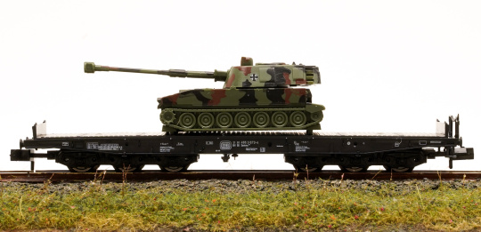 Roco 925 (N) – Schwerlastwagen Samms 710 der DB, beladen mit Panzerhaubitze 