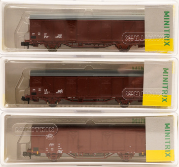 Minitrix 18902 – 3-teiliges Gedecktes Güterwagen-Set Gbqss-z 1742 der (D)DR 