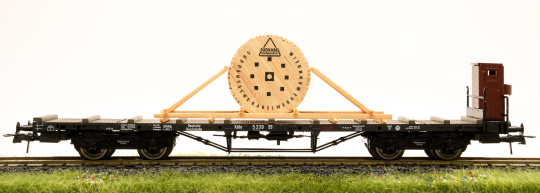 Roco 47194 (AC) – Flachwagen der DRG, mit Kabeltrommel beladen  