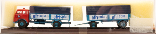 Brekina 78354 (1:87) – MAN Zugmaschine mit  2-Achsanhänger- afri cola- 