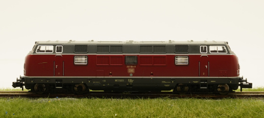 Fleischmann 725000 (N) – Diesellok BR 221 der DB 