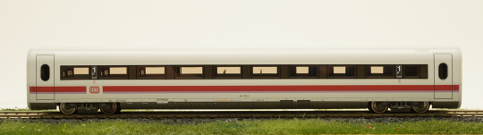 Fleischmann 444201 K – 1. Klasse ICE 1-Wagen Avmz 801.8 der DB 