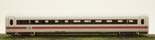 Fleischmann 444601 K – 2. Klasse ICE 1-Wagen  Bvmz 802.3 der DB 