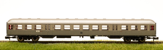 Minitrix 15721 – 2. Klasse Nahverkehrswagen Silberling B4nb-59 der DB 
