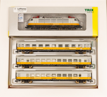 Minitrix 15673 & 16303 – 4-teiliger Lufthansa Airport Express mit BR 103 der DB, digital (DCC) & Sound 