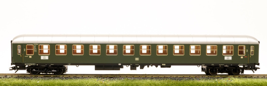 Trix – 2. Klasse D-Zug Abteilwagen B4üm der DB 