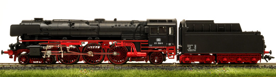 Märklin 3690 – Schlepptender-Dampflok BR 011 der DB, digital (MM/DCC) & Sound 