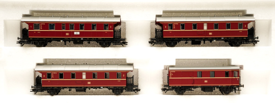 Trix 23476 – 4-teiliges Personenwagen-Set -Rote Donnerbüchsen- der DB 