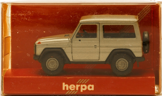 Herpa 3076 (1:87) – Mercedes-Benz Geländewagen, silber 