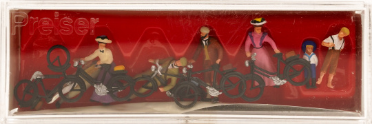 Preiser 12129 (1:87) – Stehende Radfahrer um 1900 