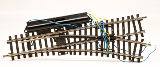 Märklin 2263 – K-Gleis elektr.Weiche rechts mit elektr. Antrieb 7549 