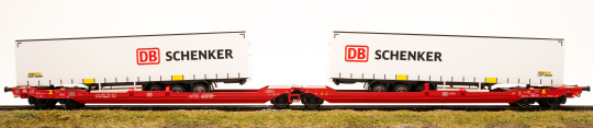 Märklin 47470 – Doppel-Taschenwagen Sdggmrss 738 mit 2 Sattelanhänger DB Schenker der DB AG 