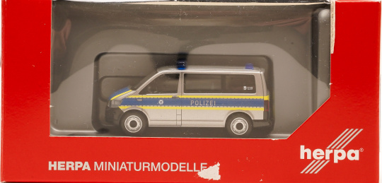 Herpa 093163 (1:87) – VW T6 Bus Polizei Bayern 