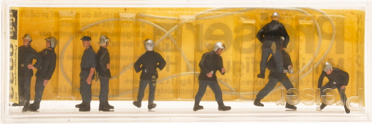 Preiser 0232 (1:87) – 9 Feuerwehrmänner Frankreich 