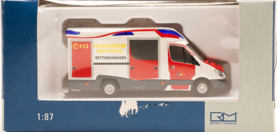 Rietze 68618 (1:87) – Mercedes-Benz Rettungswagen Tigis Feuerwehr Rostock 