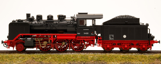 Roco 62213 – Schlepptender-Dampflok BR 24 der (D)DR 