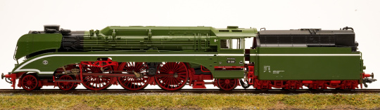 Roco 63201 – Schlepptender-Dampflok BR 18 der (D)DR 