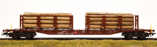 Trix 24146-01 – Doppelrungenwagen Snps 719 der DB AG, mit Holzbeladung 