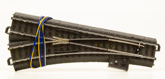 Märklin 24611 – C-Gleis Weiche links, mit elektrischem Antrieb 