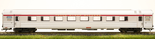 Trix 23428 – 1.Klasse TEE Schnellzugwagen A8tuj der SNCF 