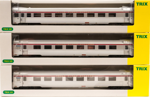 Trix 23409 – 3-teiliges 1.Klasse TEE Schnellzugwagen-SEetA8tuj und A3rtuj  der SNCF 