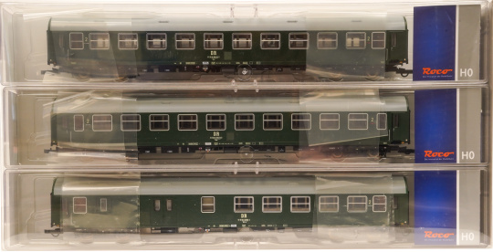 Roco 64145 – 3-teiliges Reisezugwagen-Set  -Saßnitz-Express- der DR 